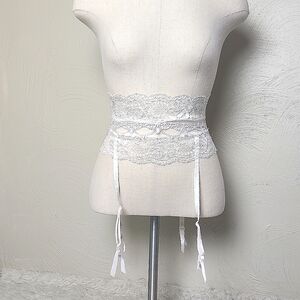 Vintage White lace garter belt - large - wedding bridal sexy